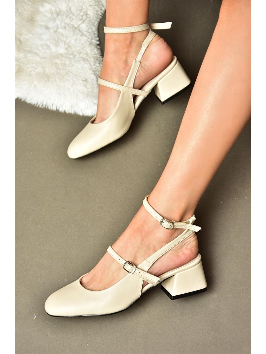 Bej  Alçak Topuklu Kadın Ayakkabı-1