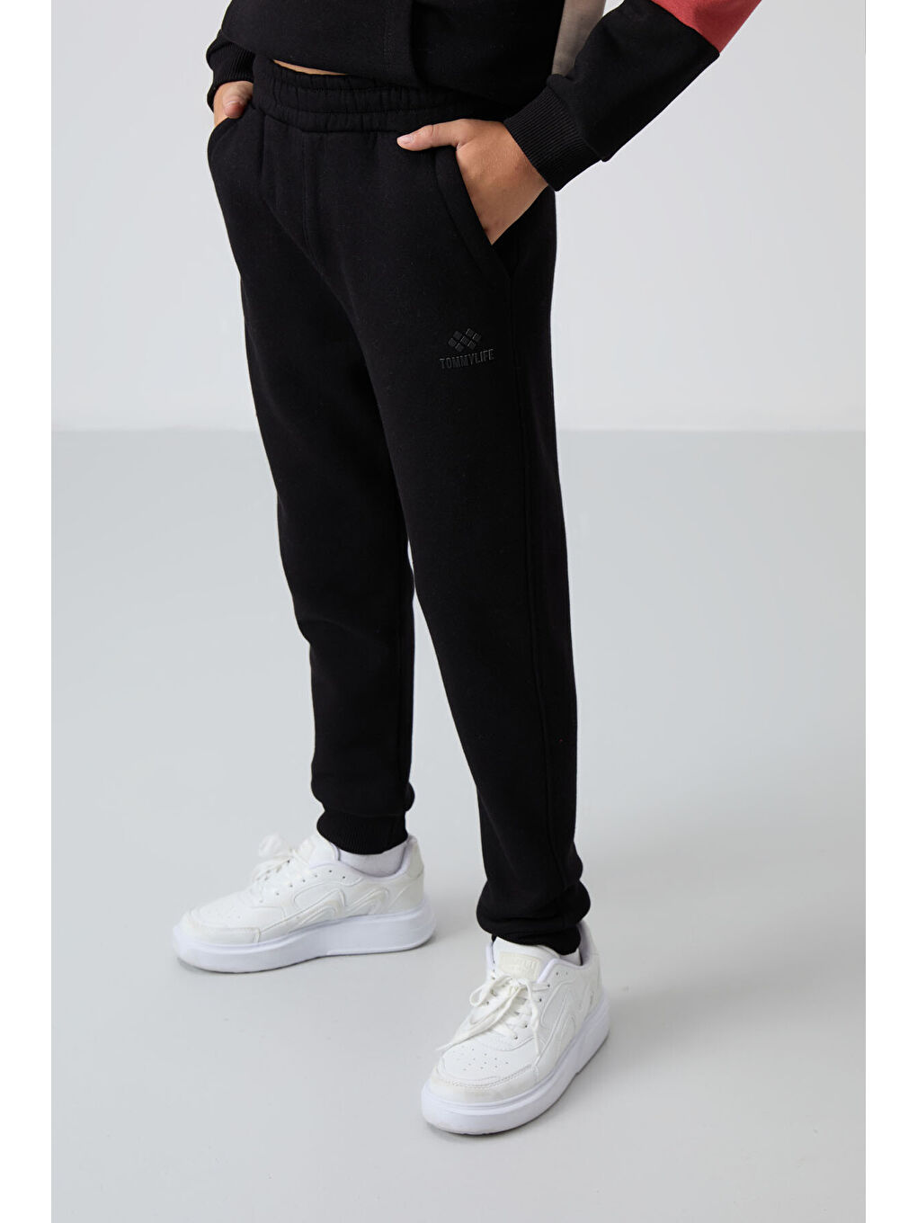 Bej-Siyah Pamuklu Kalın İçi Tüylü Yumuşak Dokulu Standart Fit Nakışlı Erkek Çocuk Eşofman Takım - 1-3