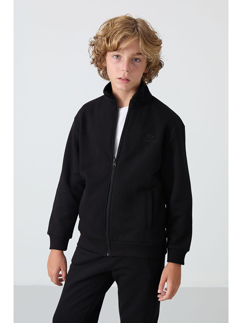 Siyah Pamuklu Kalın İçi Tüylü Yumuşak Dokulu Standart Fit Nakışlı Erkek Çocuk Eşofman Takım - 11256-1