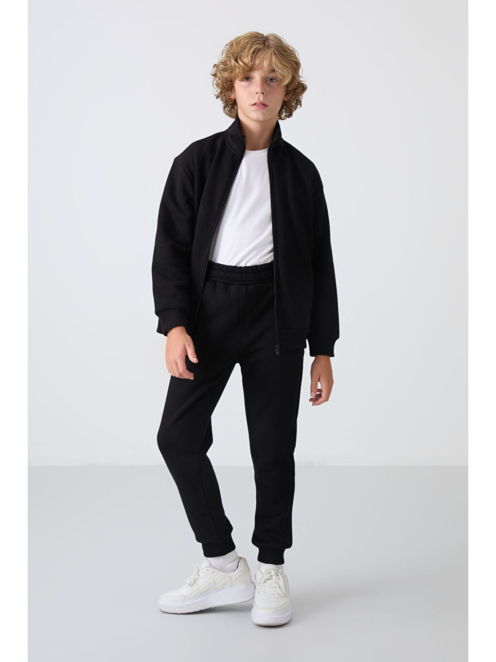 Siyah Pamuklu Kalın İçi Tüylü Yumuşak Dokulu Standart Fit Nakışlı Erkek Çocuk Eşofman Takım - 11256-2