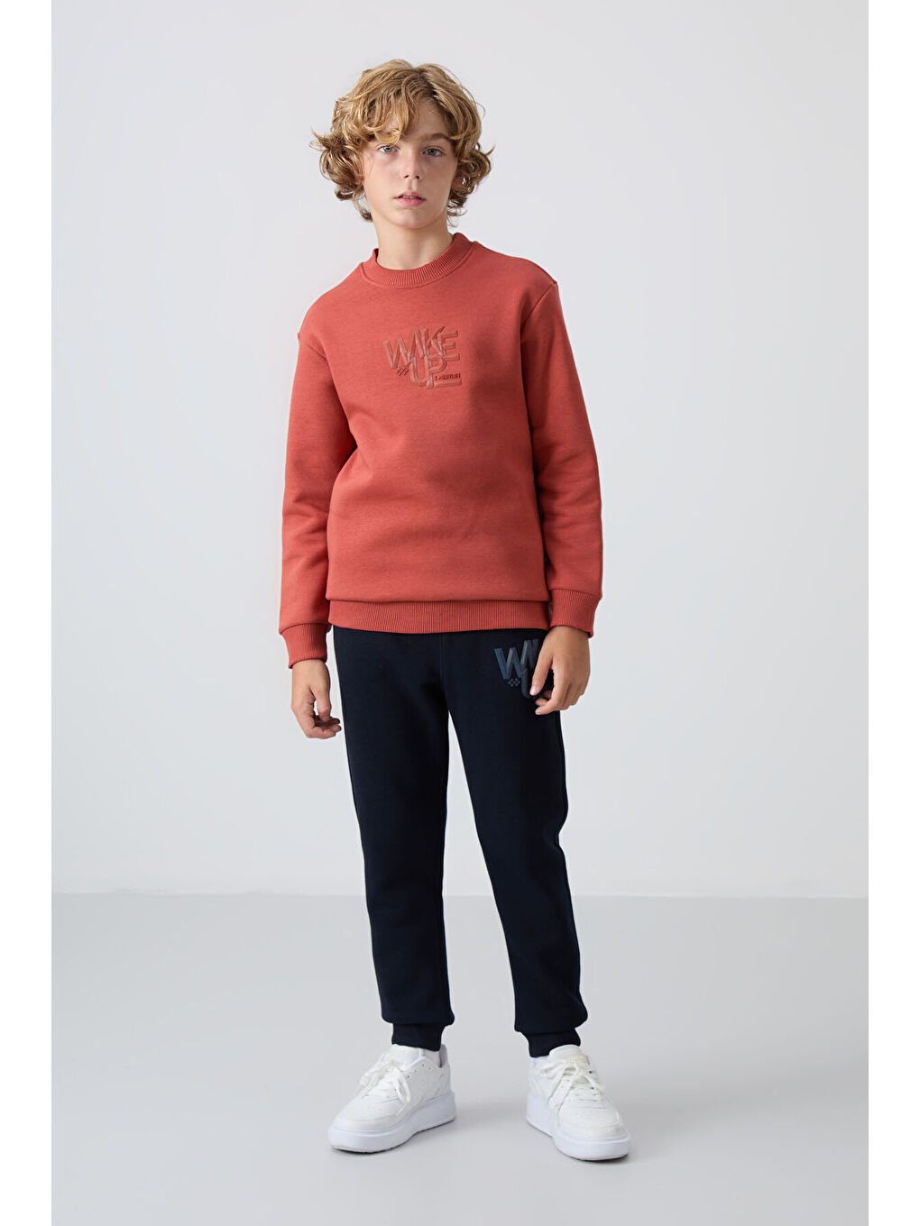 Kahverengi Kiremit-Lacivert Pamuklu Kalın İçi Tüylü Yumuşak Dokulu Standart Fit Baskılı Erkek Çocuk Eşofman Ta-4