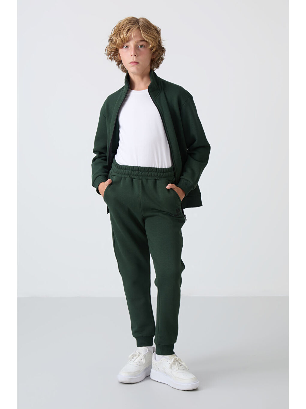 Çam Yeşil Pamuklu Kalın İçi Tüylü Yumuşak Dokulu Standart Fit Nakışlı Erkek Çocuk Eşofman Takım - 1-2