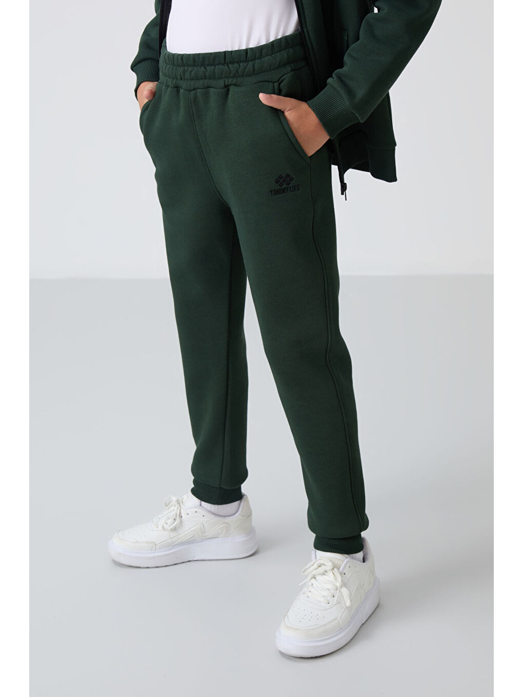 Çam Yeşil Pamuklu Kalın İçi Tüylü Yumuşak Dokulu Standart Fit Nakışlı Erkek Çocuk Eşofman Takım - 1-3