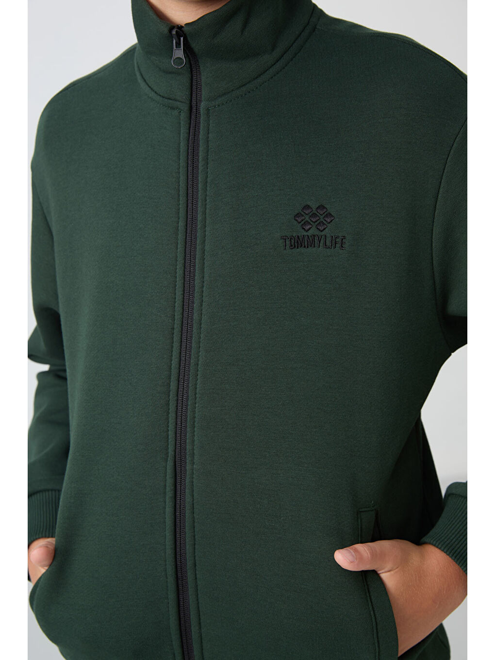 Çam Yeşil Pamuklu Kalın İçi Tüylü Yumuşak Dokulu Standart Fit Nakışlı Erkek Çocuk Eşofman Takım - 1-4