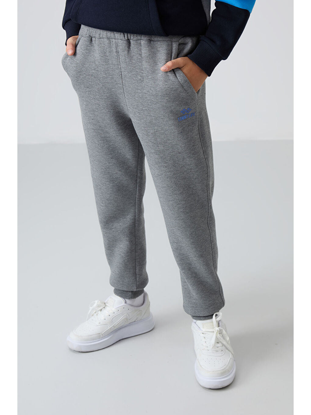 Gri Melanj Pamuklu Kalın İçi Tüylü Yumuşak Dokulu Standart Fit Nakışlı Erkek Çocuk Eşofman Takım --1