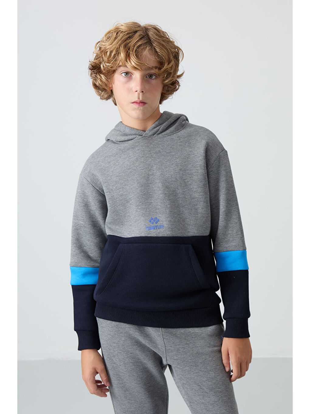 Gri Melanj Pamuklu Kalın İçi Tüylü Yumuşak Dokulu Standart Fit Nakışlı Erkek Çocuk Eşofman Takım --3