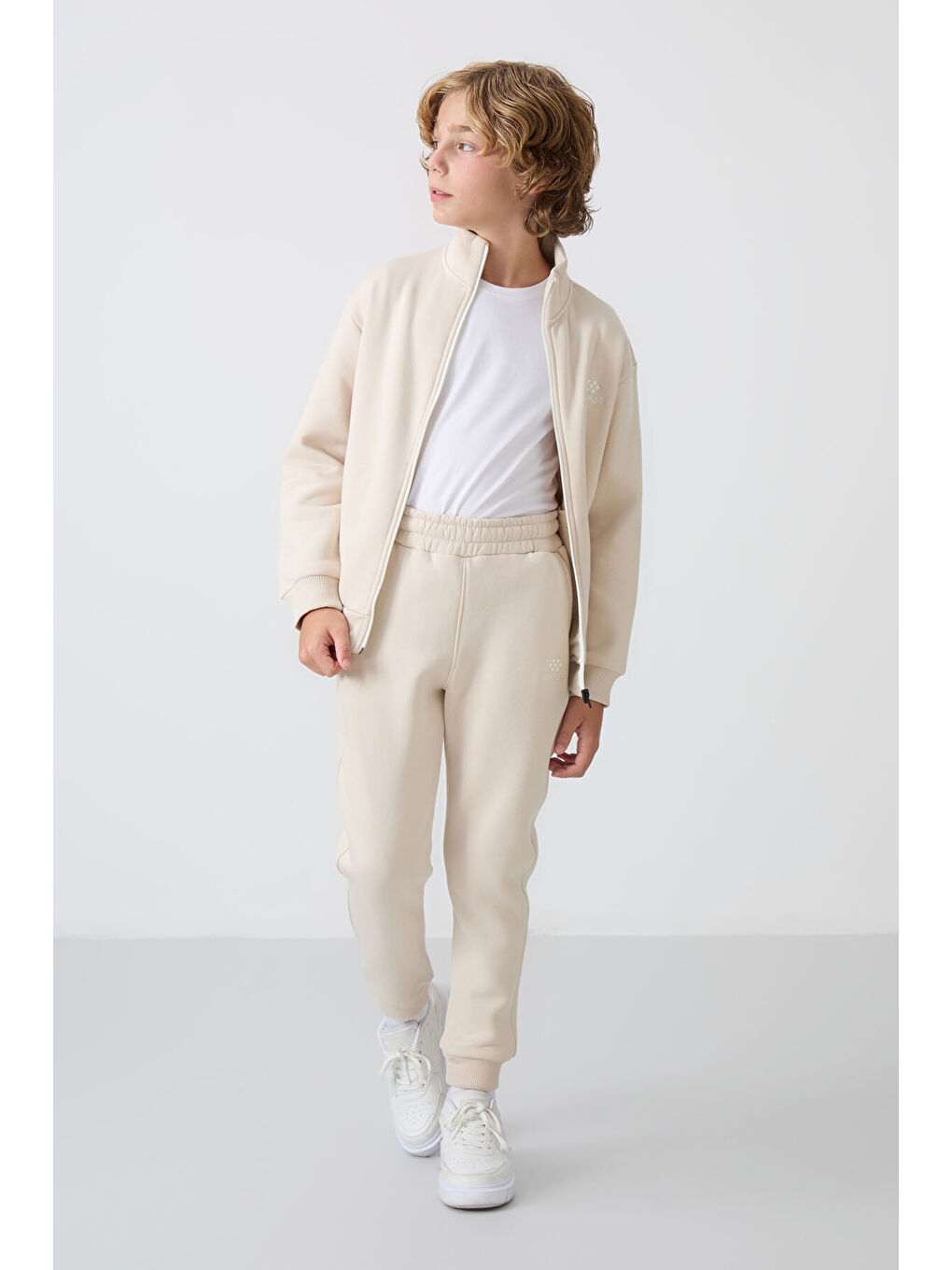 Bej Pamuklu Kalın İçi Tüylü Yumuşak Dokulu Standart Fit Nakışlı Erkek Çocuk Eşofman Takım - 11256-2