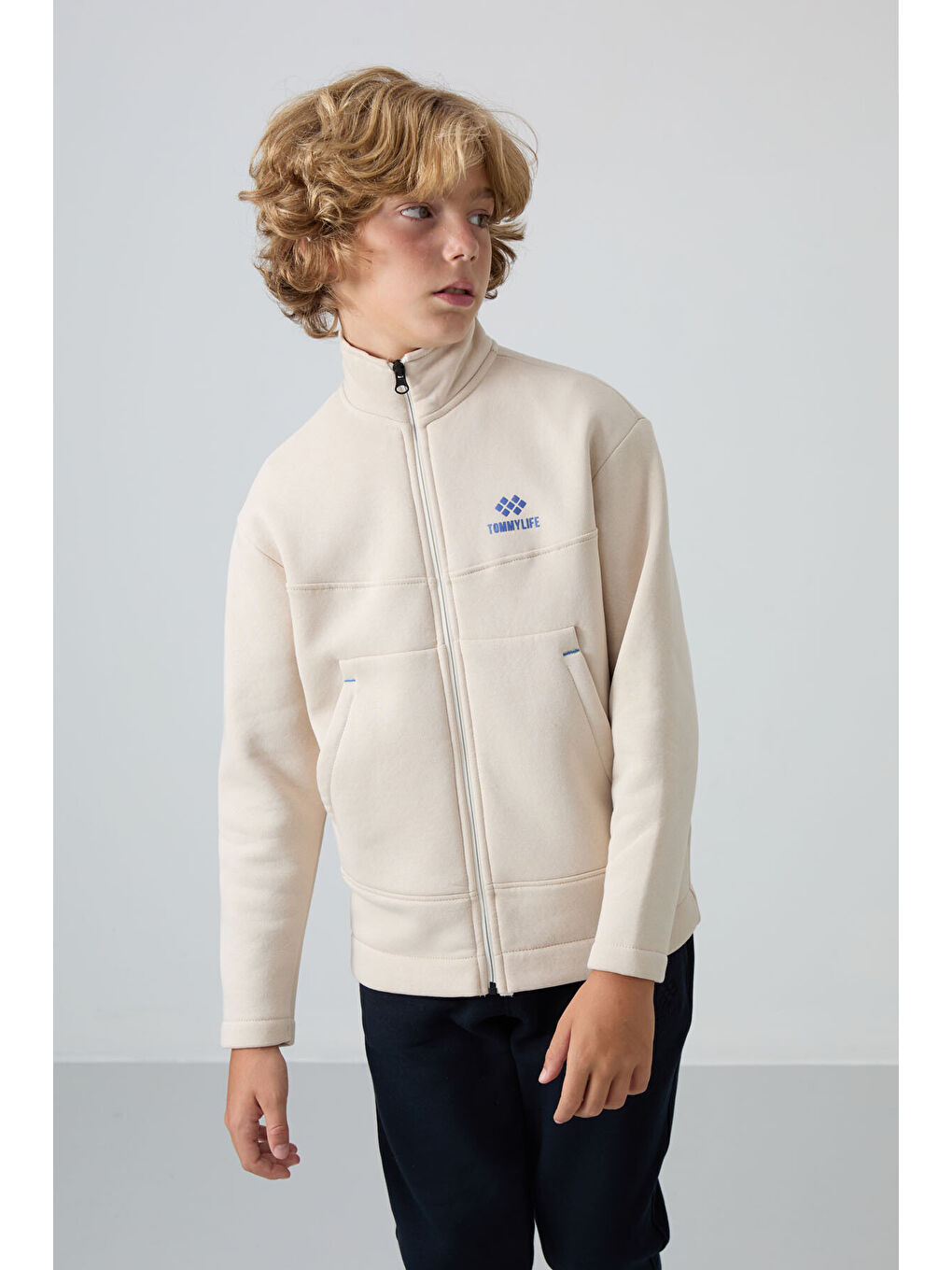 Bej Pamuklu Kalın İçi Tüylü Yumuşak Dokulu Standart Fit Nakışlı Erkek Çocuk Sweatshirt - 11245