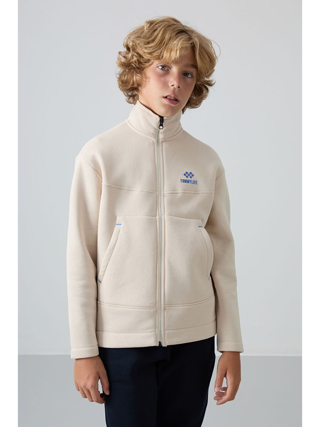 Bej Pamuklu Kalın İçi Tüylü Yumuşak Dokulu Standart Fit Nakışlı Erkek Çocuk Sweatshirt - 11245-2