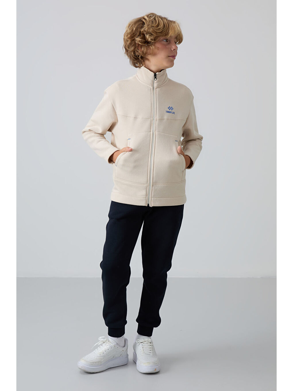 Bej Pamuklu Kalın İçi Tüylü Yumuşak Dokulu Standart Fit Nakışlı Erkek Çocuk Sweatshirt - 11245-3