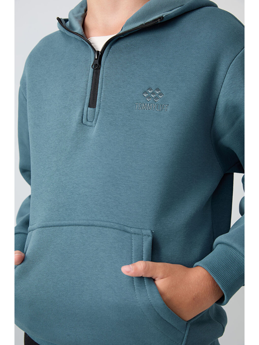 Orman Yeşil Pamuklu Kalın İçi Tüylü Yumuşak Dokulu Standart Fit Nakışlı Erkek Çocuk Sweatshirt - 11-1