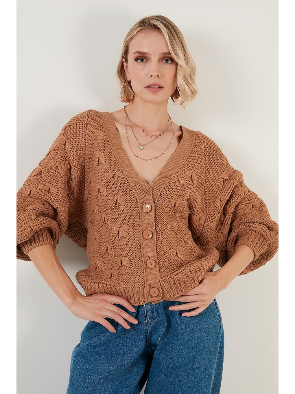 Kahverengi V Yaka Düğmeli Örgülü Triko Hırka 6310007-1