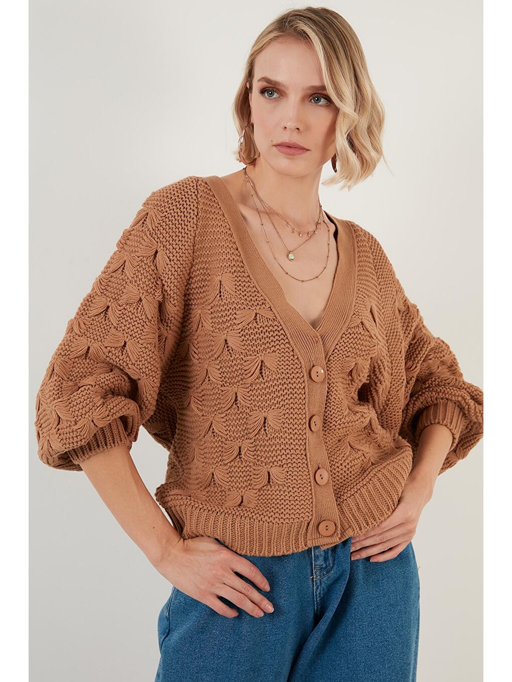 Kahverengi V Yaka Düğmeli Örgülü Triko Hırka 6310007-2