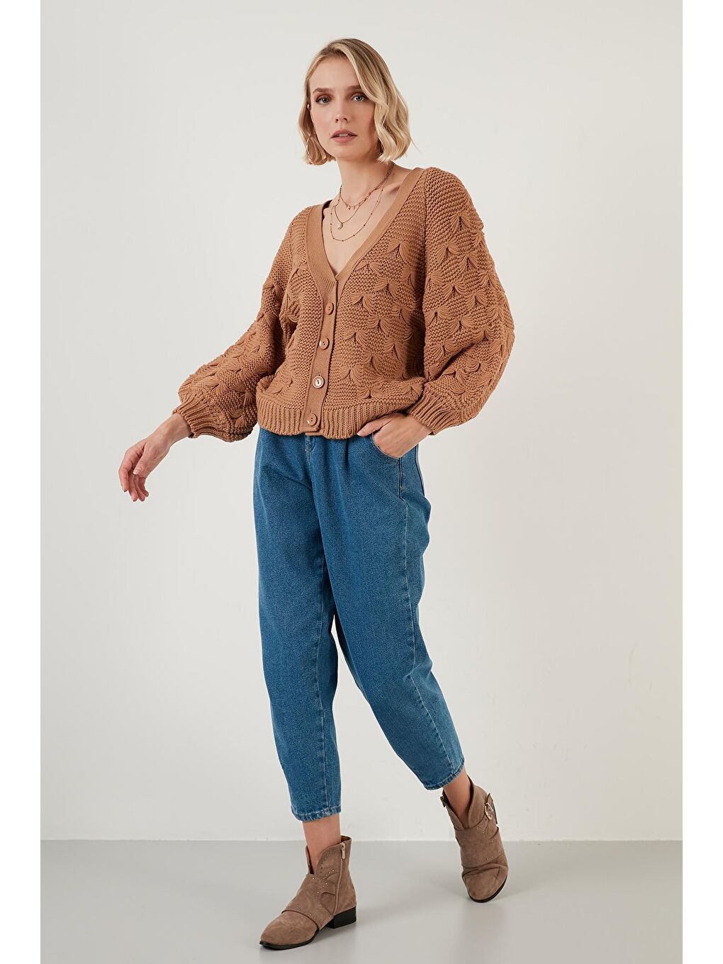 Kahverengi V Yaka Düğmeli Örgülü Triko Hırka 6310007-3