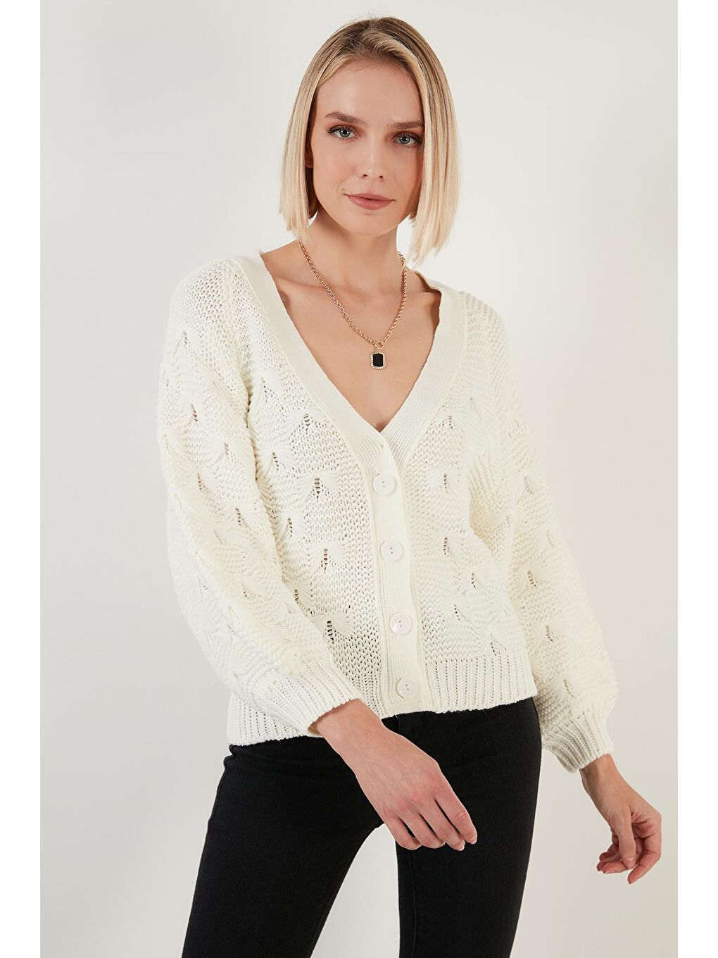 Ekru V Yaka Düğmeli Örgülü Triko Hırka 6310007-1