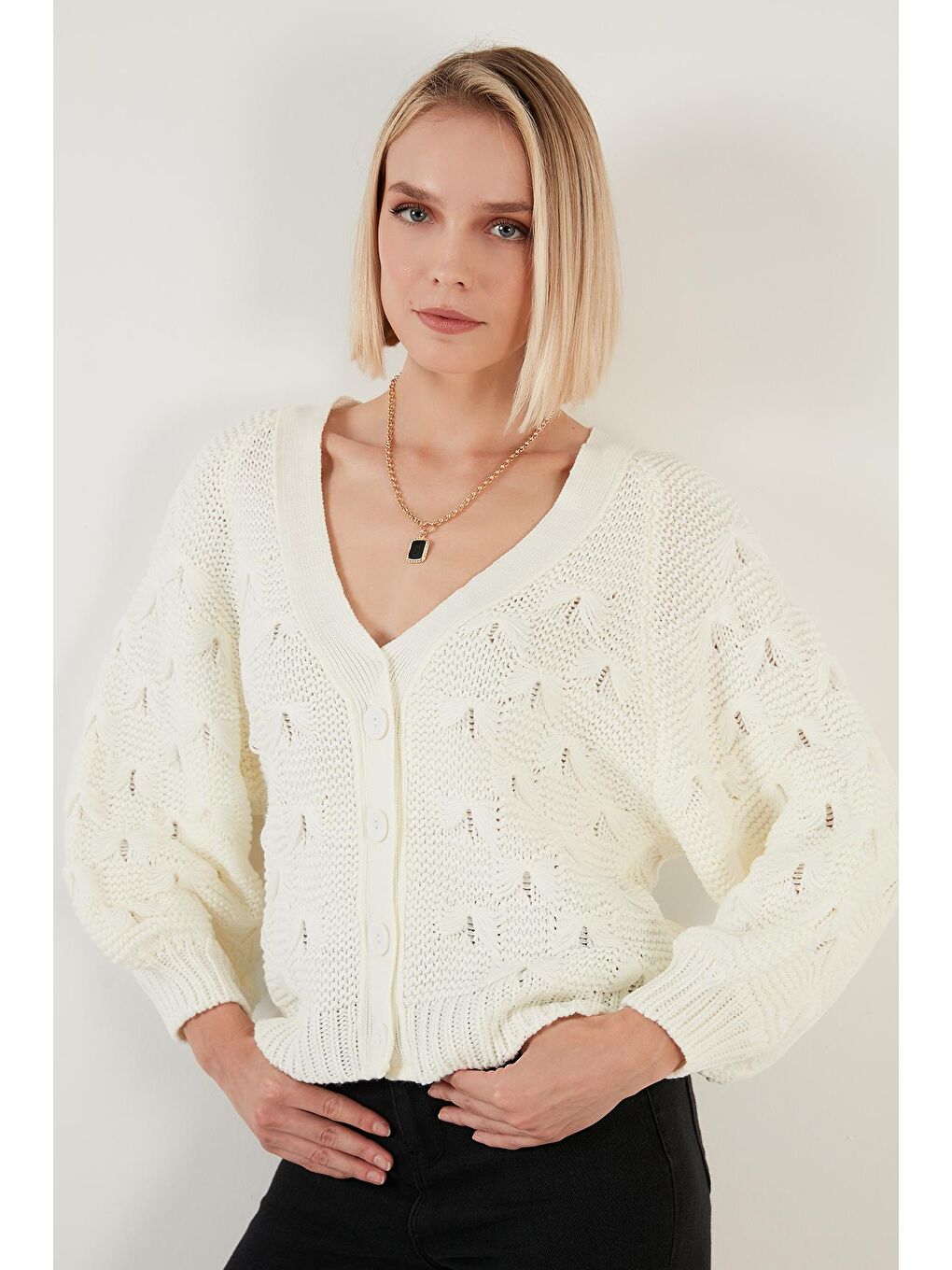 Ekru V Yaka Düğmeli Örgülü Triko Hırka 6310007-2