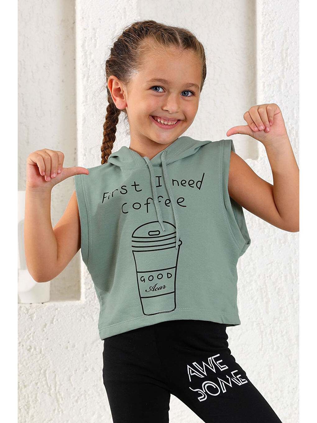 Yeşil Kapüşonlu Sıfır Kol Fırst I Need Coffee Baskılı Cagla Yesil Renk Kız Çocuk Sweatshirt