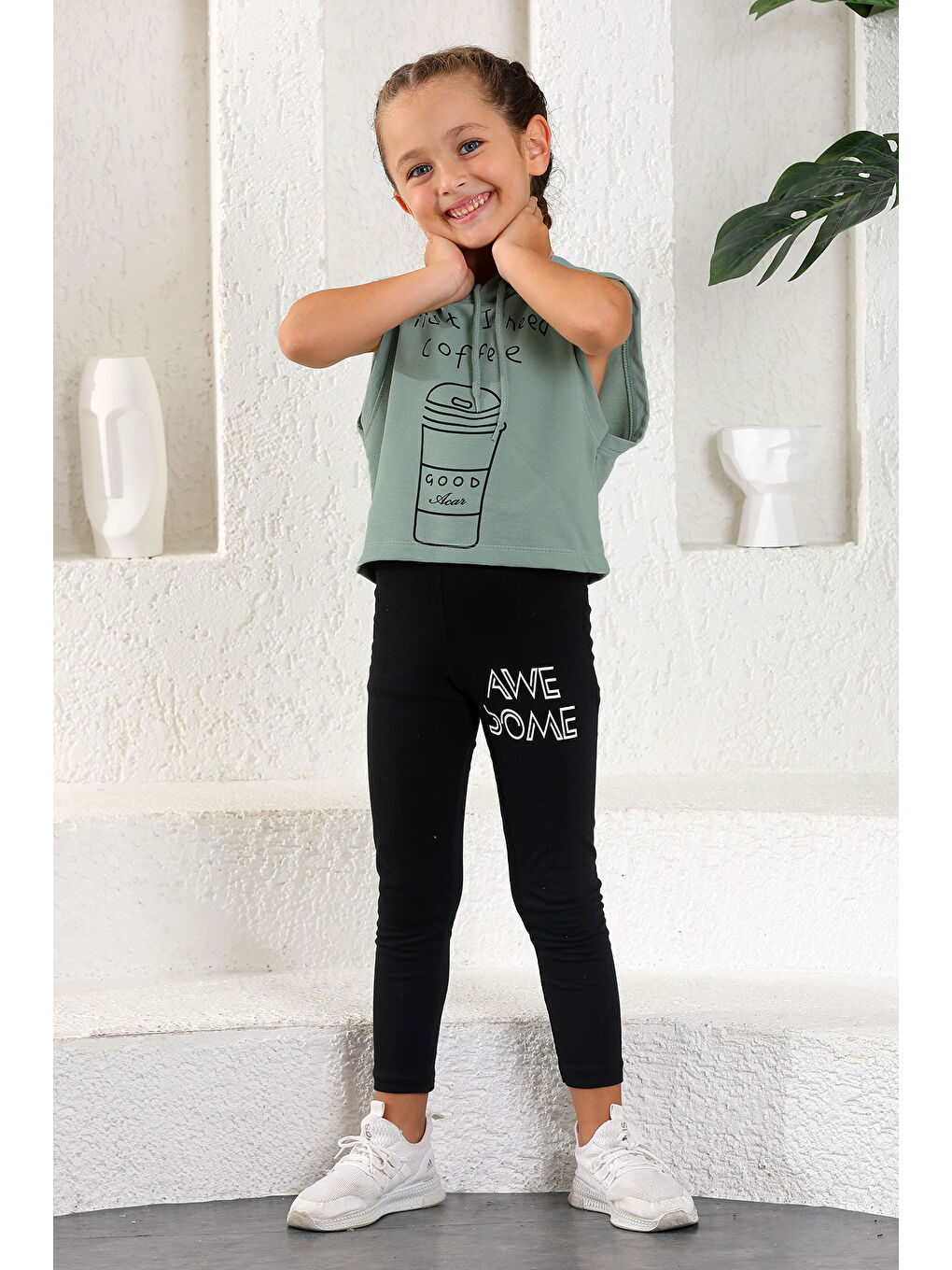 Yeşil Kapüşonlu Sıfır Kol Fırst I Need Coffee Baskılı Cagla Yesil Renk Kız Çocuk Sweatshirt-1
