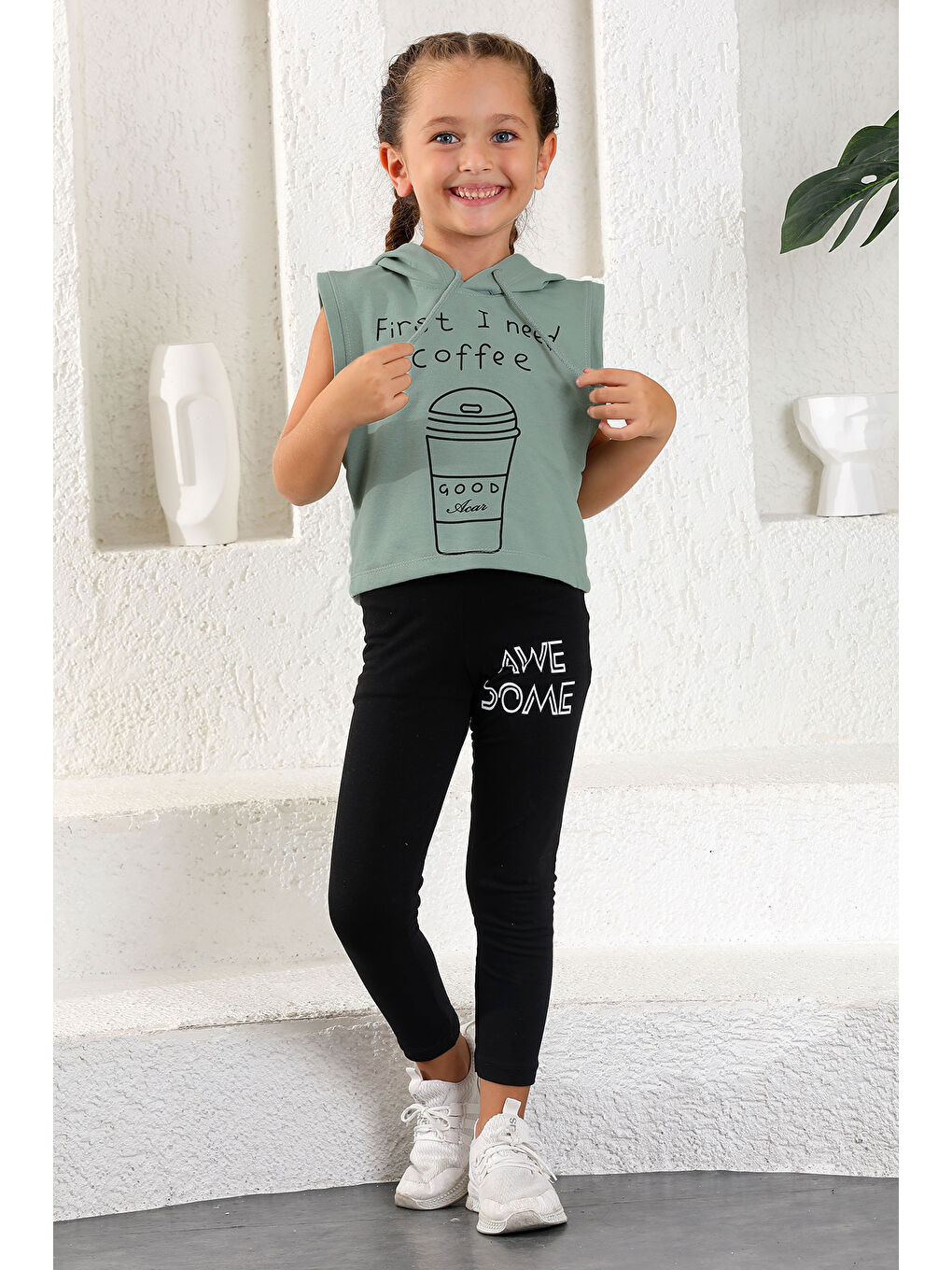 Yeşil Kapüşonlu Sıfır Kol Fırst I Need Coffee Baskılı Cagla Yesil Renk Kız Çocuk Sweatshirt-3