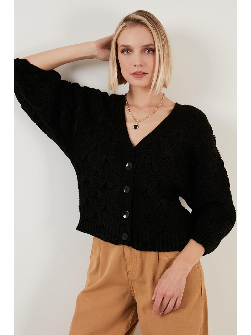 Siyah V Yaka Düğmeli Örgülü Triko Hırka 6310007