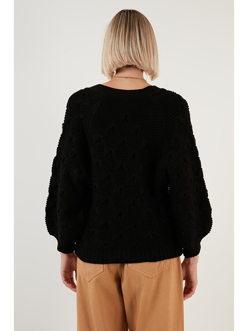 Siyah V Yaka Düğmeli Örgülü Triko Hırka 6310007-4