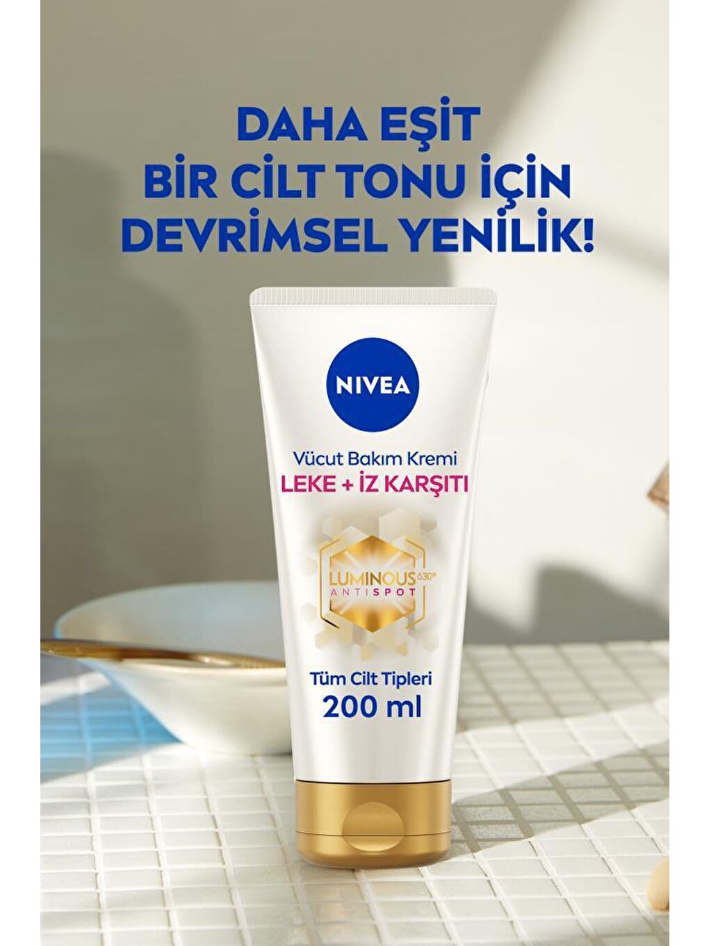 NIVEA Şeffaf Luminous Leke ve İz Karşıtı Vücut Bakım Kremi 200ml, Çatlak ve Güneş Lekesi, 48 Saat Nemlendirici - 1