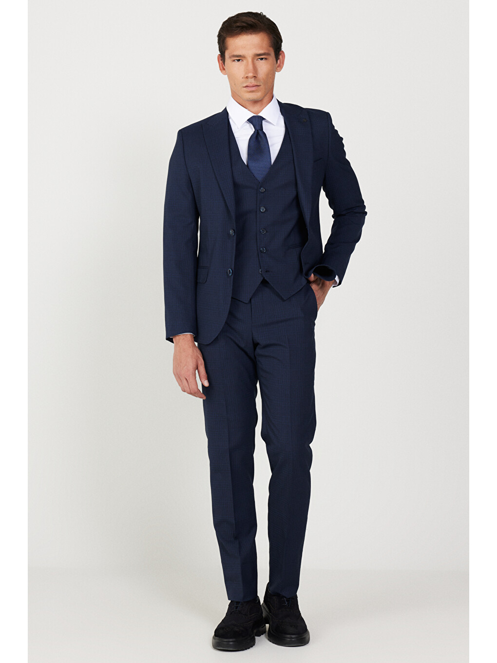 Erkek Lacivert-Siyah Slim Fit Dar Kesim Kırlangıç Yaka Kareli Yünlü Yelekli Takım Elbise-1