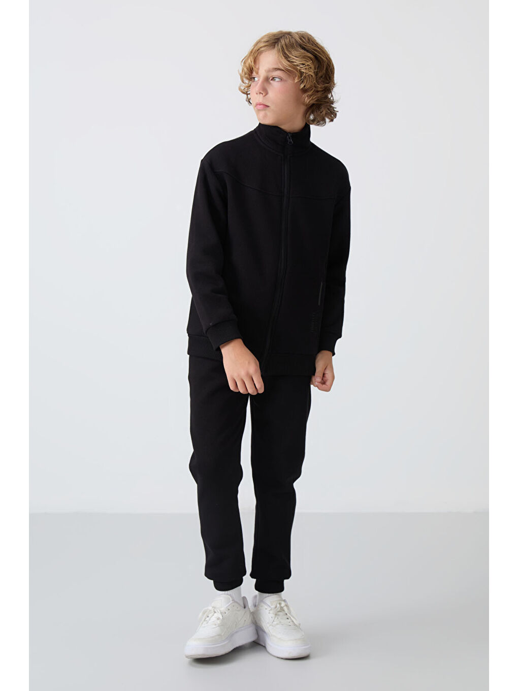 Siyah Pamuklu Kalın İçi Tüylü Yumuşak Dokulu Standart Fit Nakışlı Erkek Çocuk Eşofman Takım - 11240-3