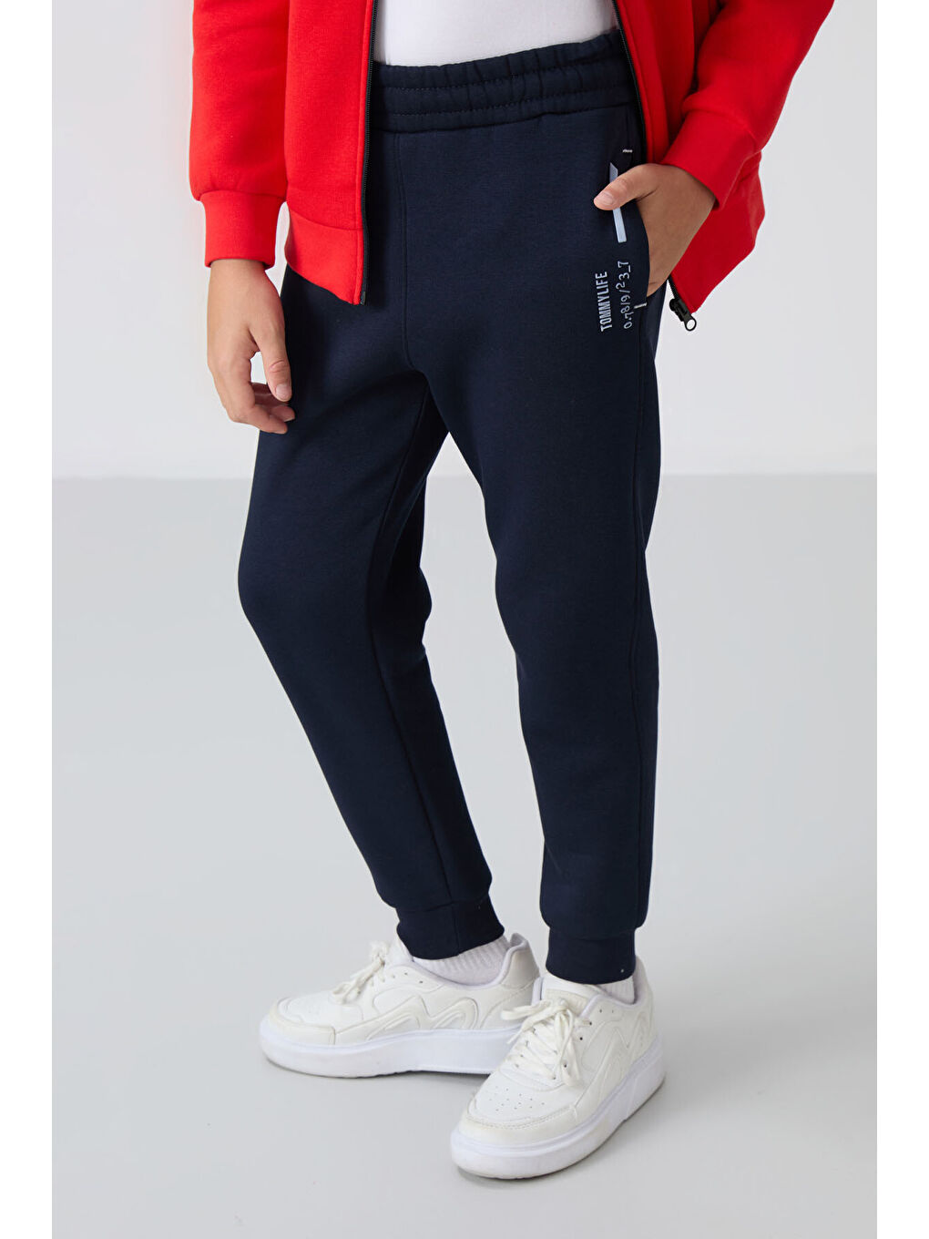 Kırmızı Fiesta-Lacivert Pamuklu Kalın İçi Tüylü Yumuşak Dokulu Standart Fit Nakışlı Erkek Çocuk Eşofman Tak-2