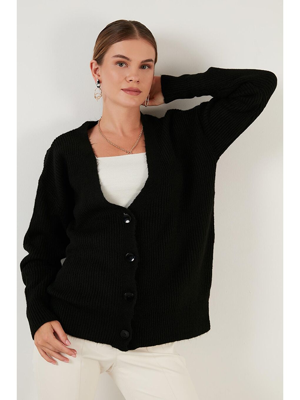 Siyah Düğmeli V Yaka Örme Hırka 6310005-3