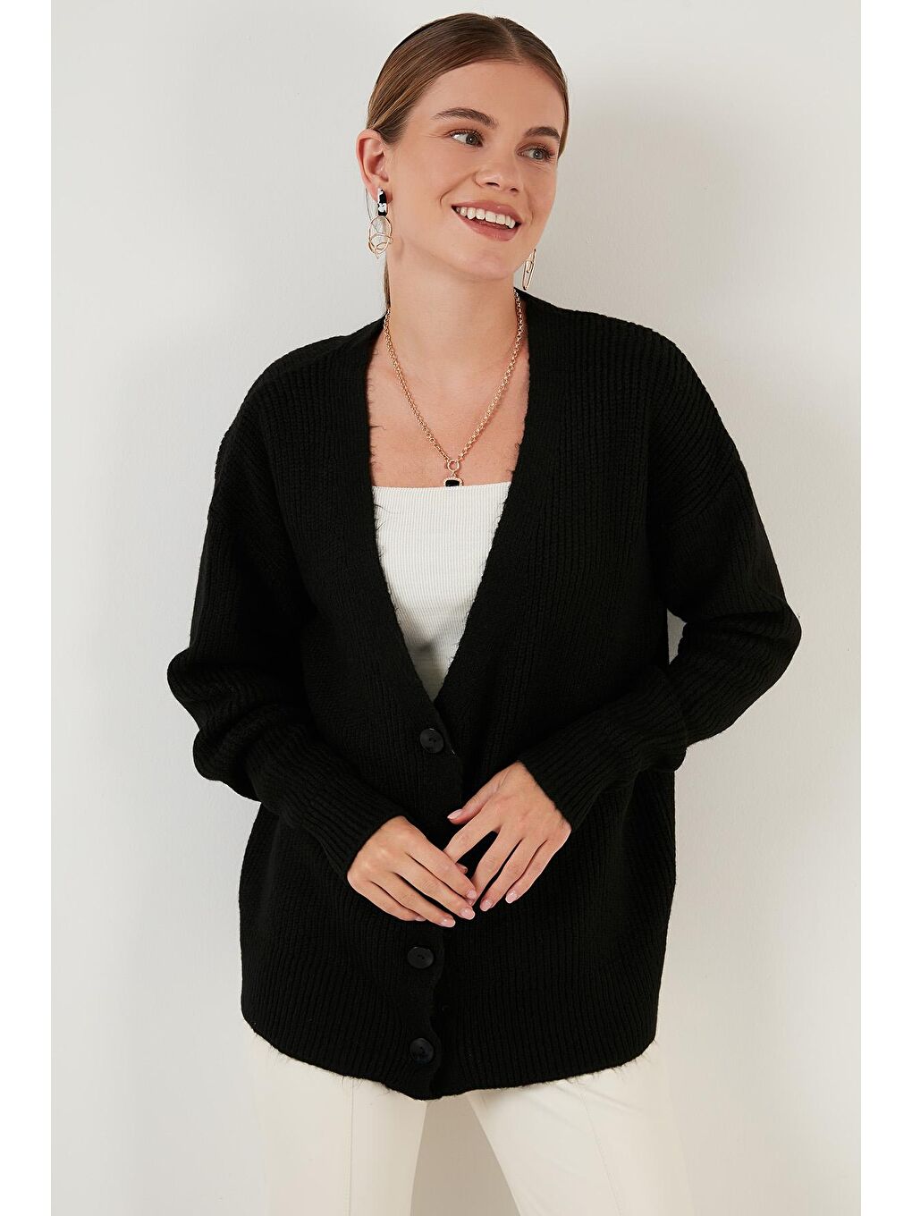 Siyah Düğmeli V Yaka Örme Hırka 6310005-4