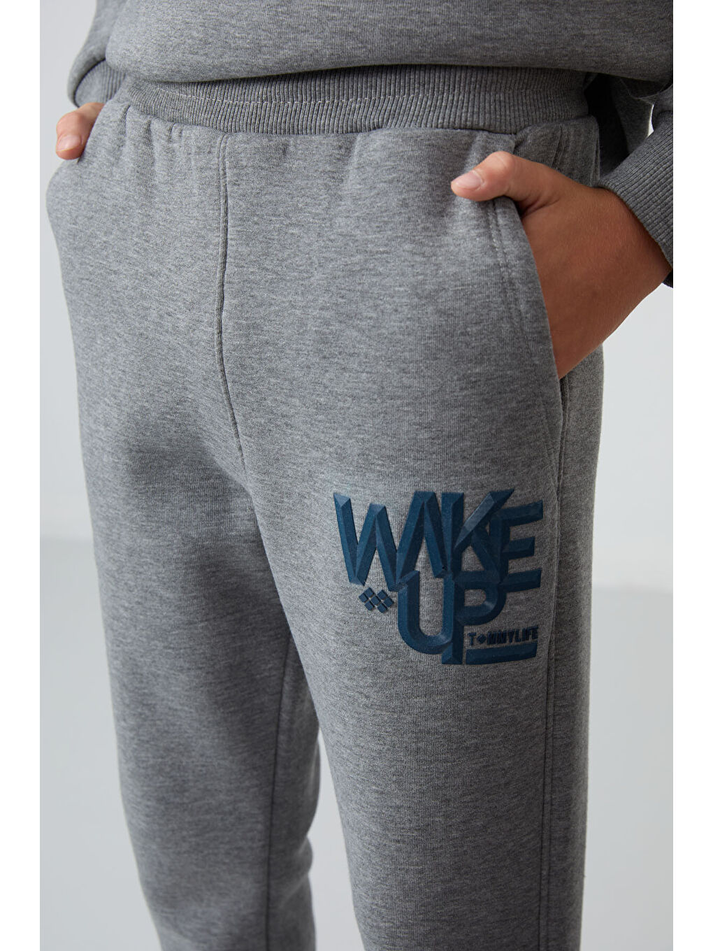 Gri Melanj Pamuklu Kalın İçi Tüylü Yumuşak Dokulu Standart Fit Baskılı Erkek Çocuk Eşofman Takım --3