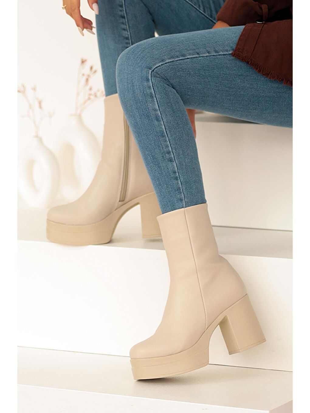 Ekru Sıcak Astar Platform Taban Kalın Topuklu Fermuarlı Kadın Bot 37-454-22