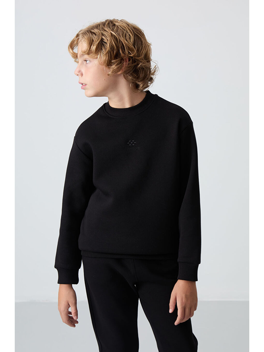 Siyah Pamuklu Kalın İçi Tüylü Yumuşak Dokulu Standart Fit Nakışlı Erkek Çocuk Eşofman Takım - 11249-1