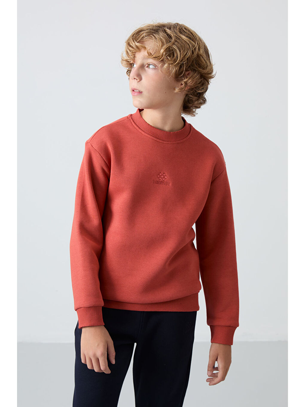 Kahverengi Kiremit-Lacivert Pamuklu Kalın İçi Tüylü Yumuşak Dokulu Standart Fit Nakışlı Erkek Çocuk Eşofman Ta-1