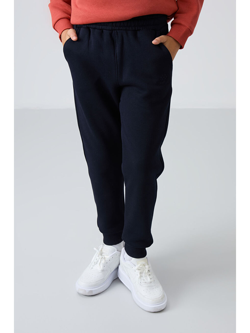 Kahverengi Kiremit-Lacivert Pamuklu Kalın İçi Tüylü Yumuşak Dokulu Standart Fit Nakışlı Erkek Çocuk Eşofman Ta-2