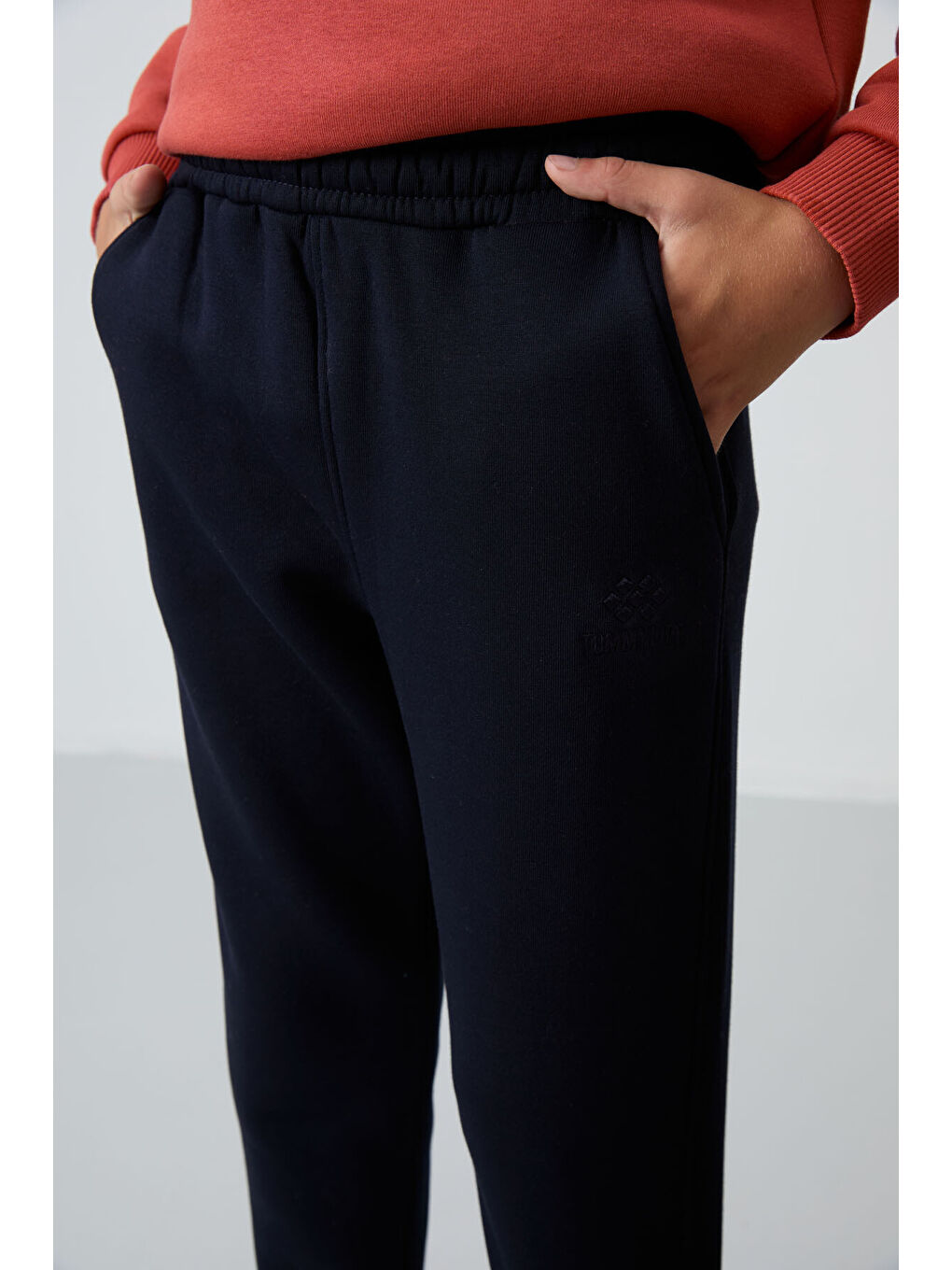 Kahverengi Kiremit-Lacivert Pamuklu Kalın İçi Tüylü Yumuşak Dokulu Standart Fit Nakışlı Erkek Çocuk Eşofman Ta-4