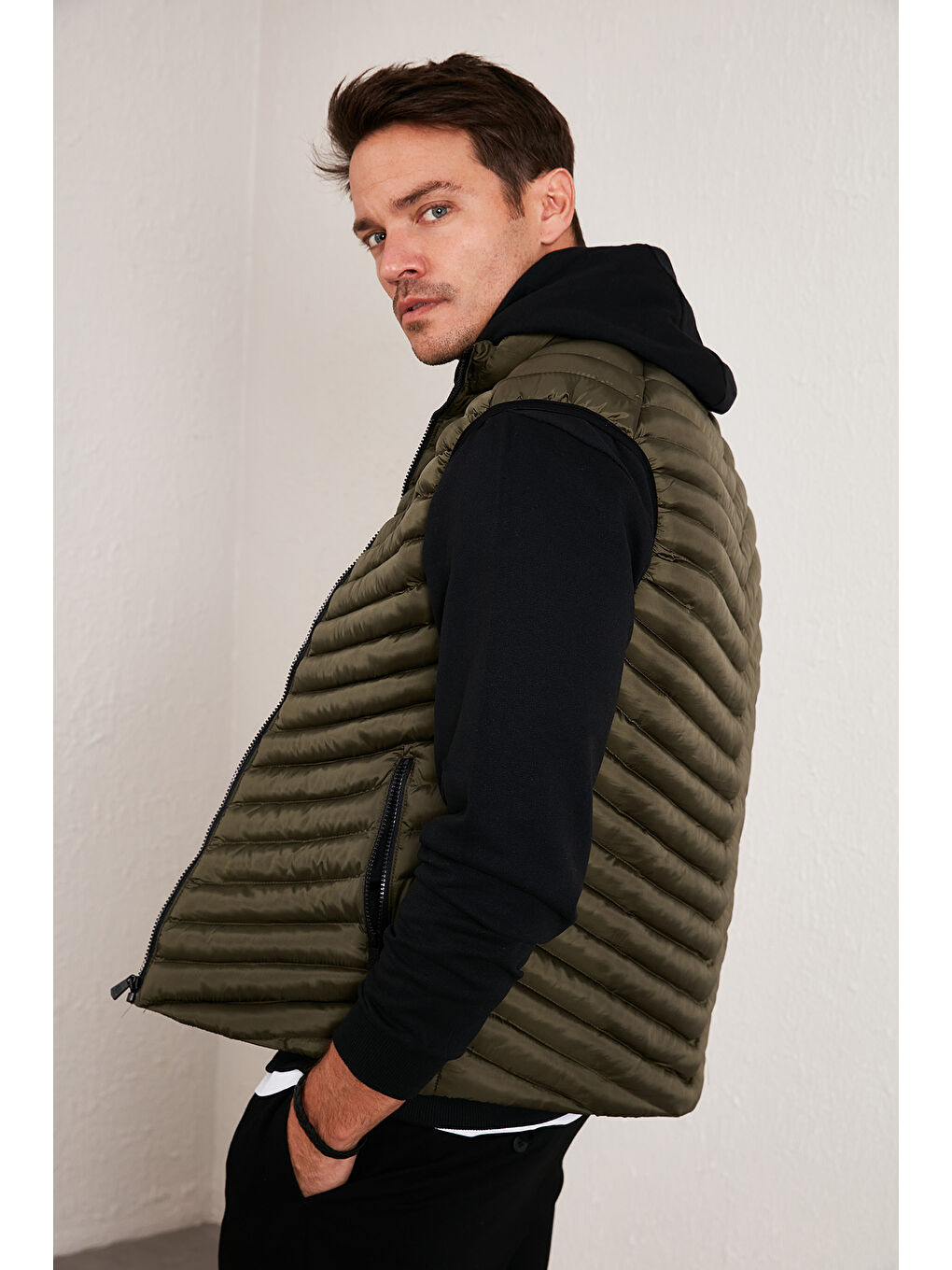 Haki Fermuarlı Dik Yaka Kapitone Şişme Erkek Yelek 5852004-6