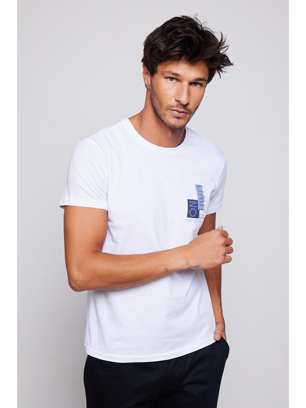 Erkek Slim Fit Dar Kesim %100 Pamuk Yumuşak Dokulu Baskılı Beyaz Bisiklet Yaka Tişört