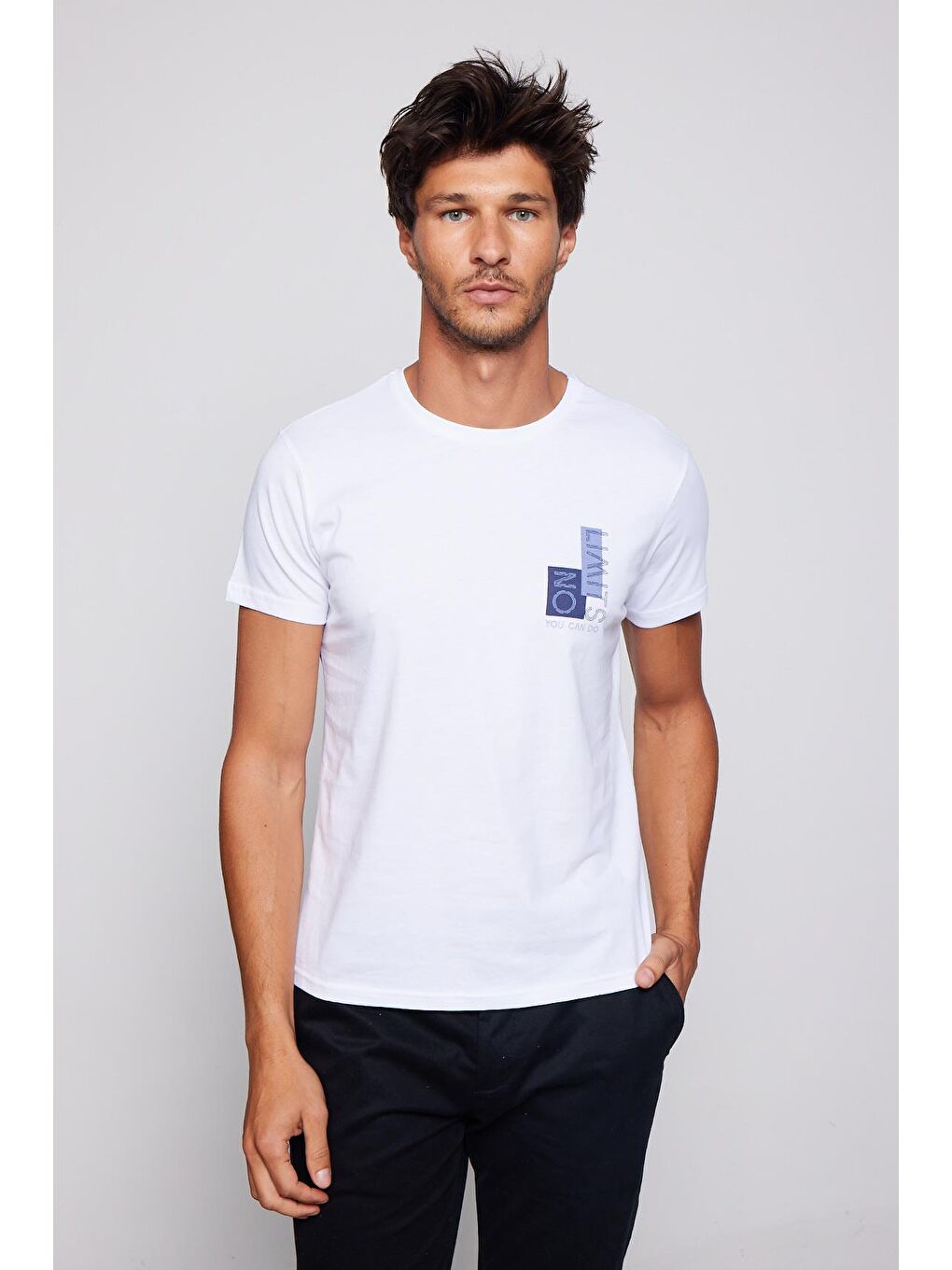 Erkek Slim Fit Dar Kesim %100 Pamuk Yumuşak Dokulu Baskılı Beyaz Bisiklet Yaka Tişört-1