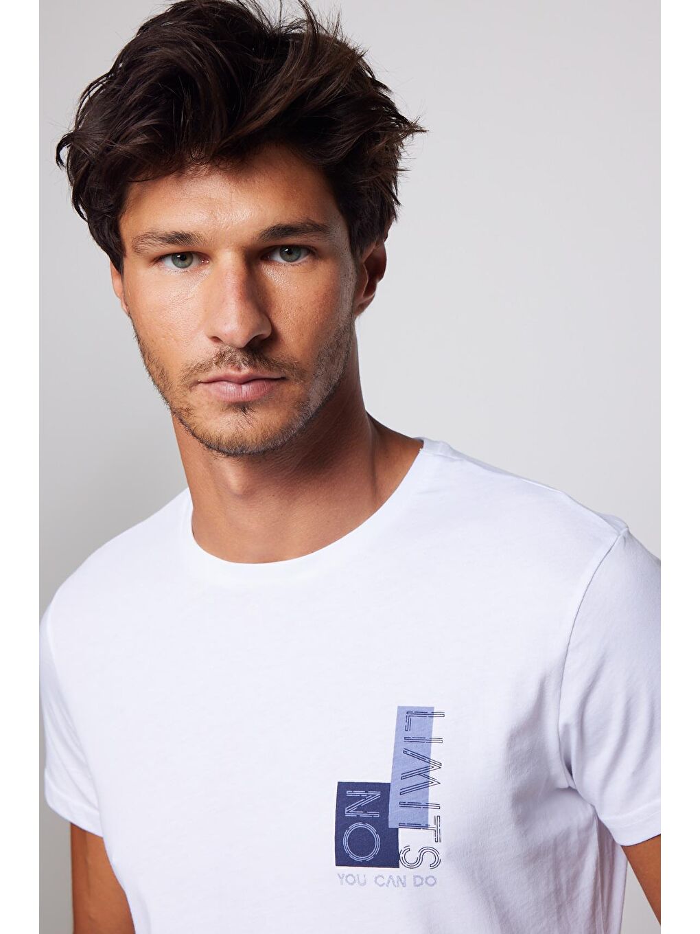 Erkek Slim Fit Dar Kesim %100 Pamuk Yumuşak Dokulu Baskılı Beyaz Bisiklet Yaka Tişört-2