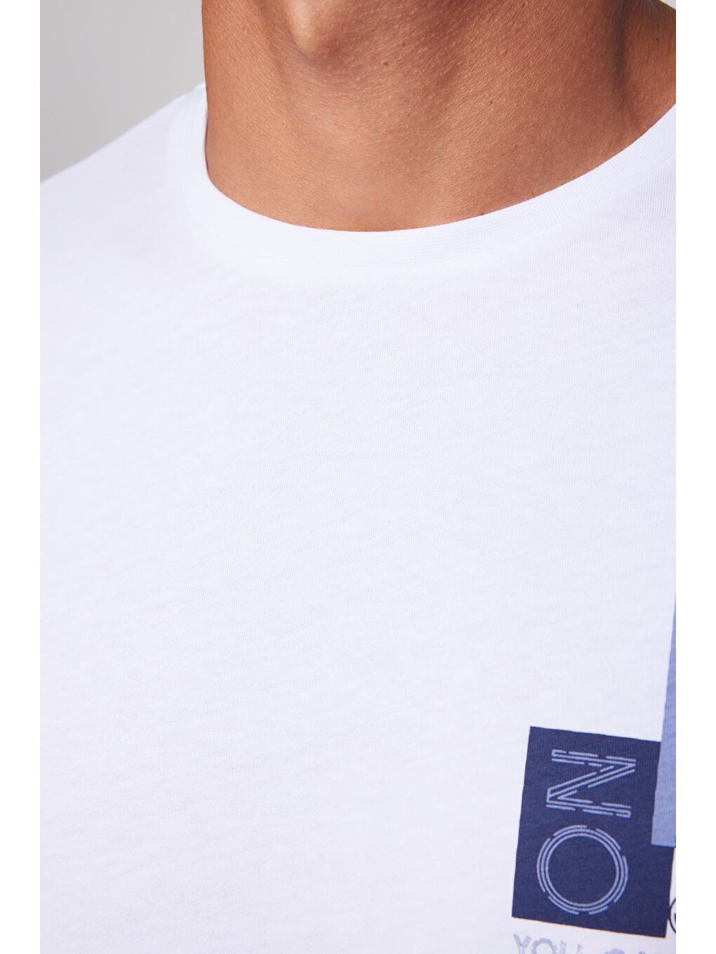 Erkek Slim Fit Dar Kesim %100 Pamuk Yumuşak Dokulu Baskılı Beyaz Bisiklet Yaka Tişört-3