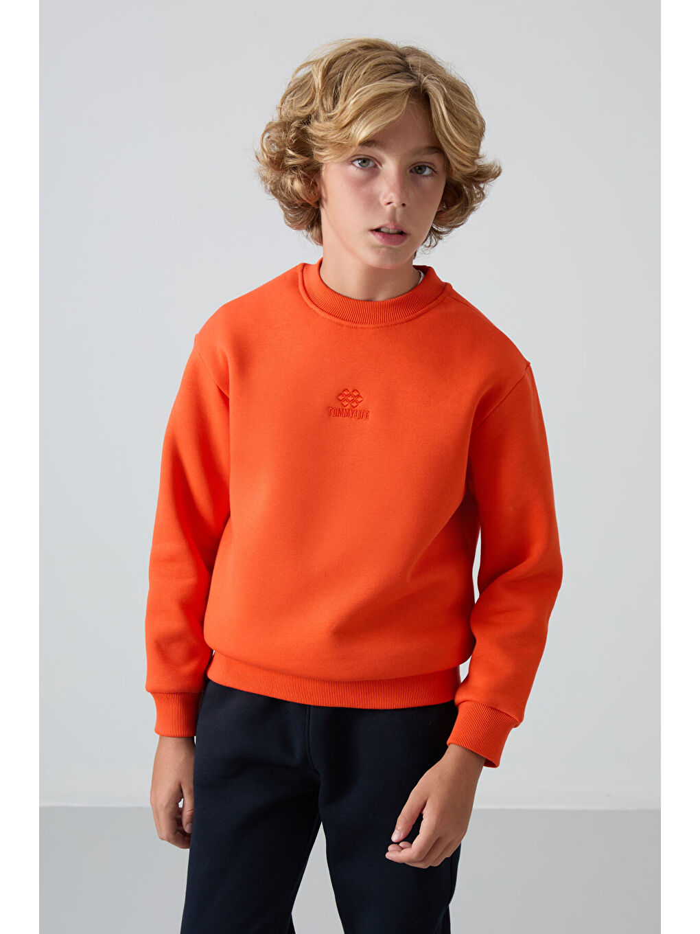 Turuncu Portakal Pamuklu Kalın İçi Tüylü Yumuşak Dokulu Standart Fit Nakışlı Erkek Çocuk Sweatshirt - 11232-2