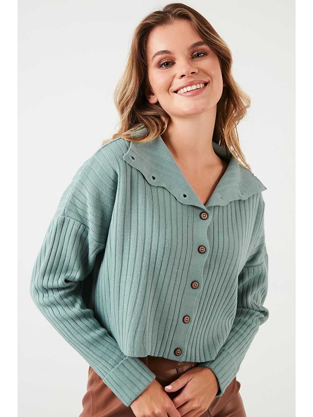 Yeşil Düğmeli Dik Yaka Fitilli Örme Hırka 4616003-2