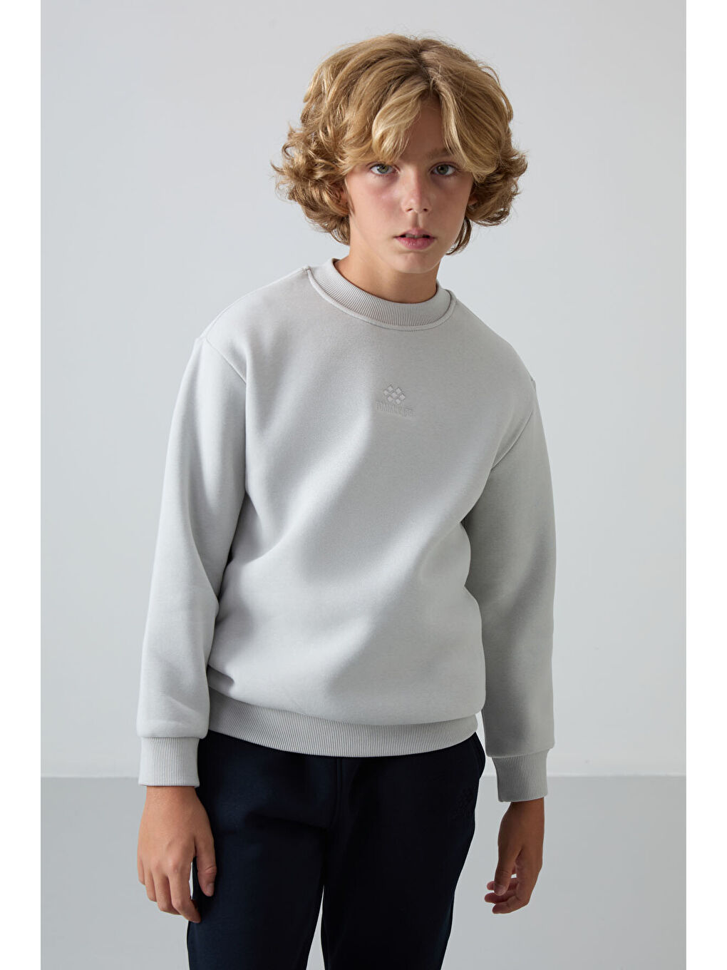 Bej Taş Pamuklu Kalın İçi Tüylü Yumuşak Dokulu Standart Fit Nakışlı Erkek Çocuk Sweatshirt - 11232-3