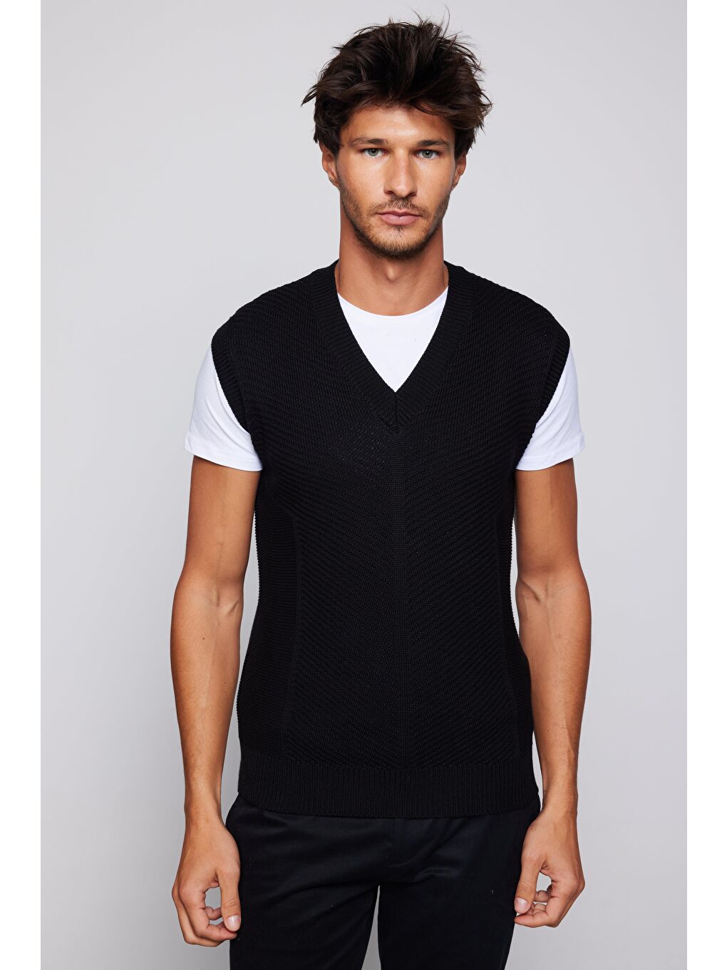 Erkek Slim Fit V Yaka Kendinden Desenli Siyah Süveter-2