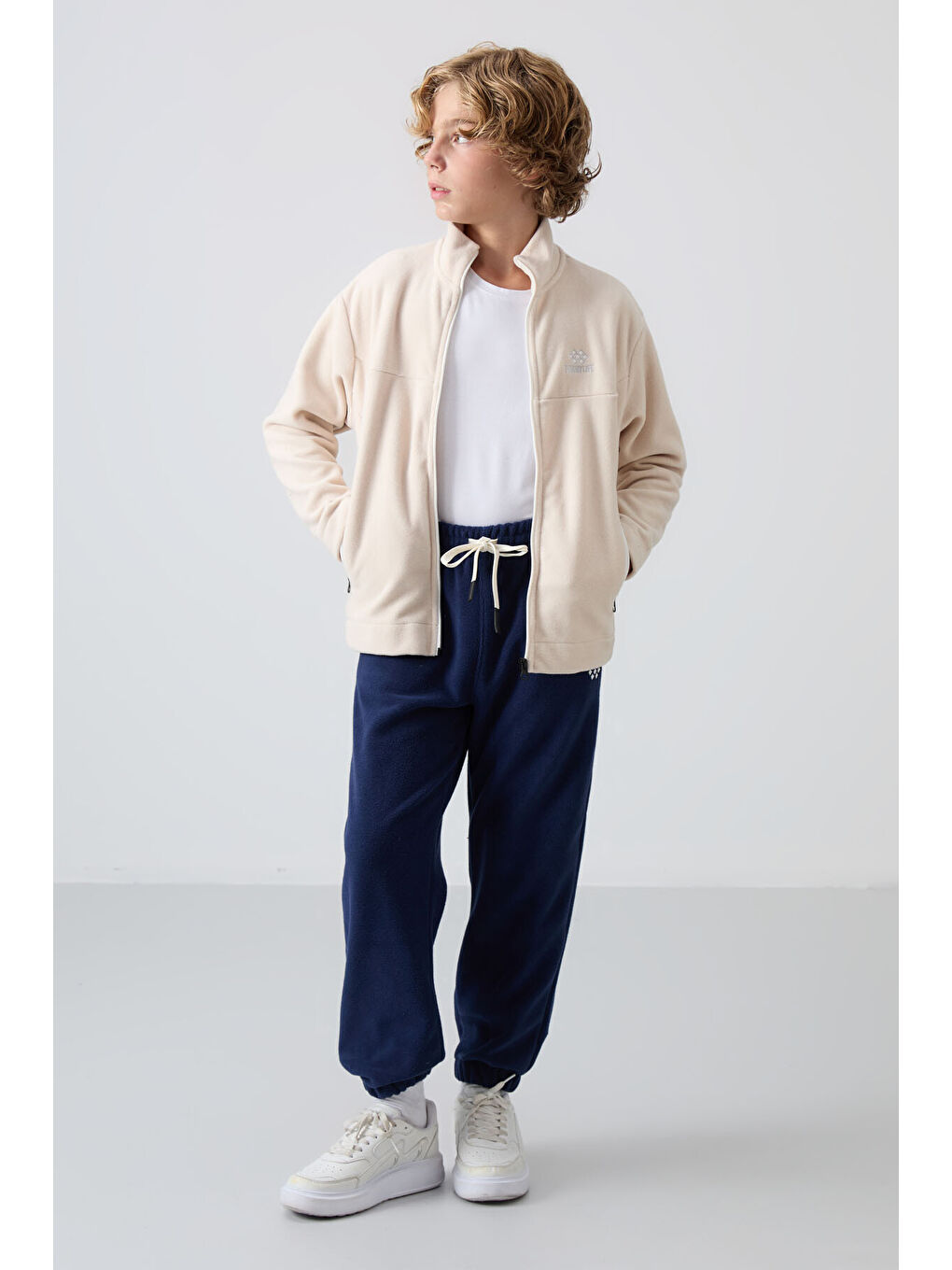 Bej Kalın Yumuşak Dokulu Standart Fit Nakışlı Polar Erkek Çocuk Sweatshirt - 11223-2