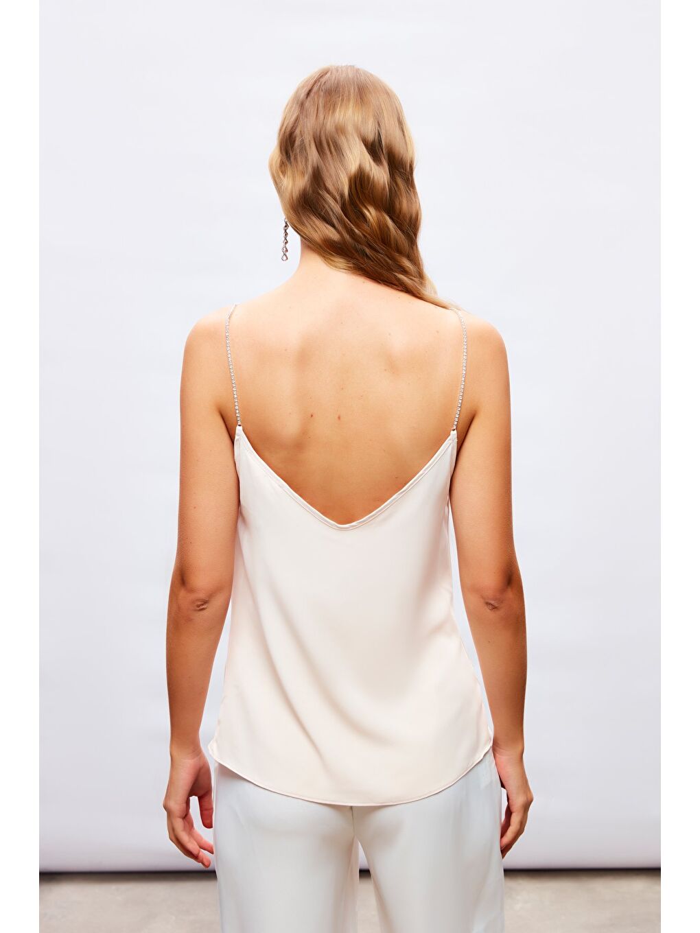 Degaje Yaka Zincir Askılı Bluz - Bej-6