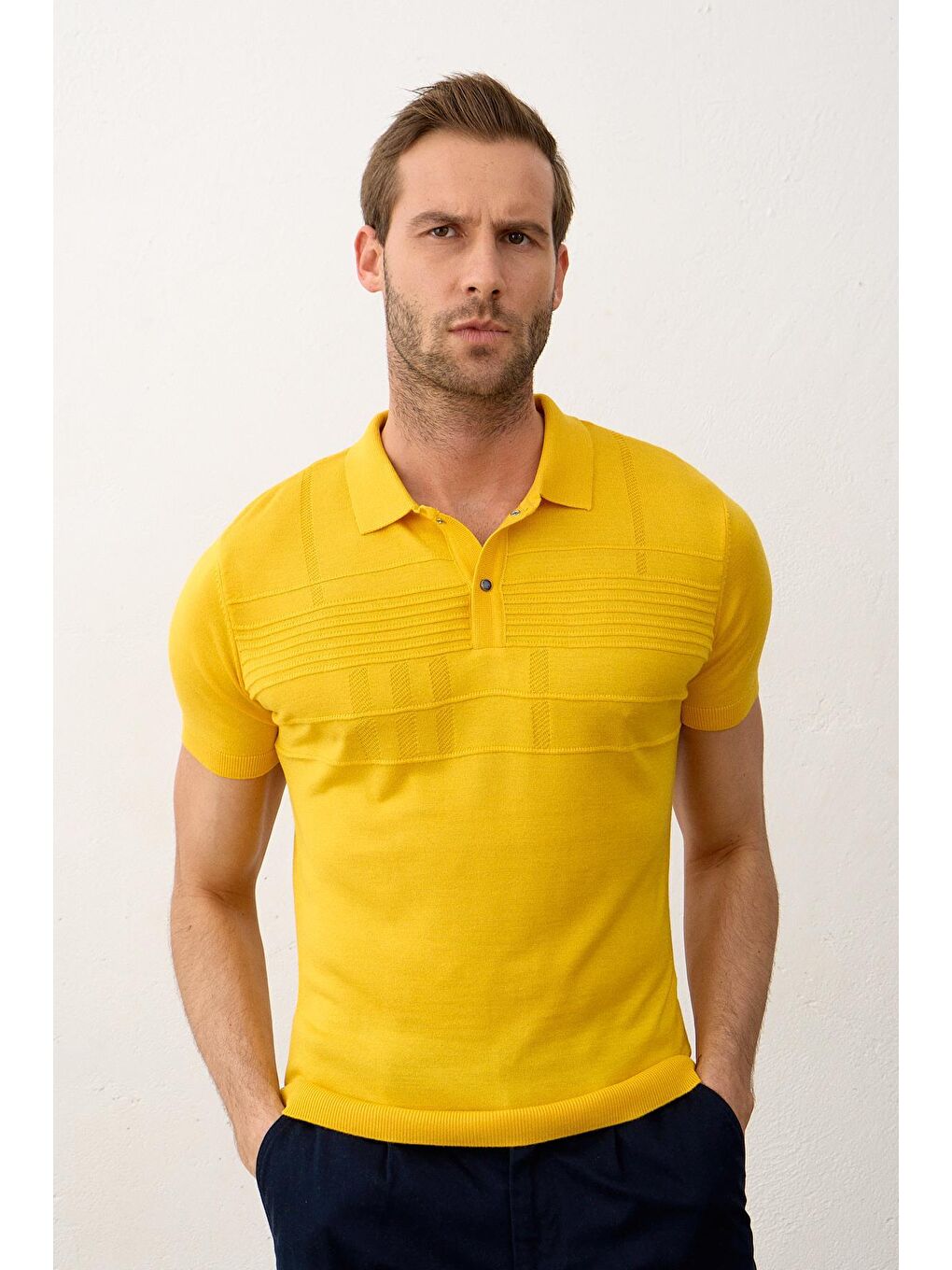 Erkek Çizgi Desenli Slim-Fit Yazlık Triko Tişört Sarı