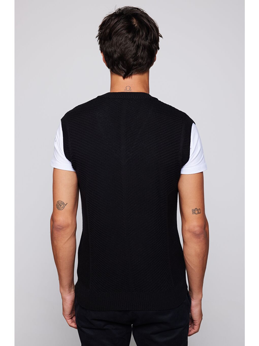 Erkek Slim Fit V Yaka Kendinden Desenli Siyah Süveter-4